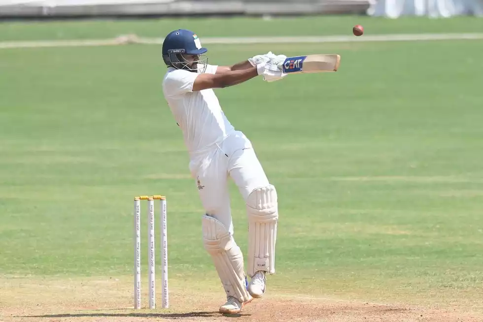 shreyas-iyer-smashed-10-bounda-1